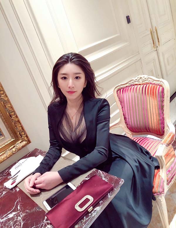 伦敦围经纪人微信